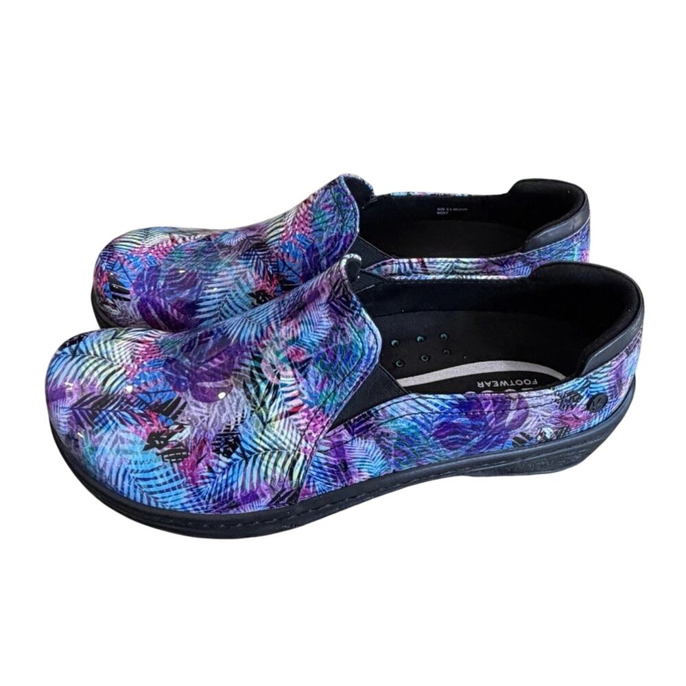 Klogs Moxy Women's 8.5M Slip Resistant Work Clogs Blue Purple Tropical Fern